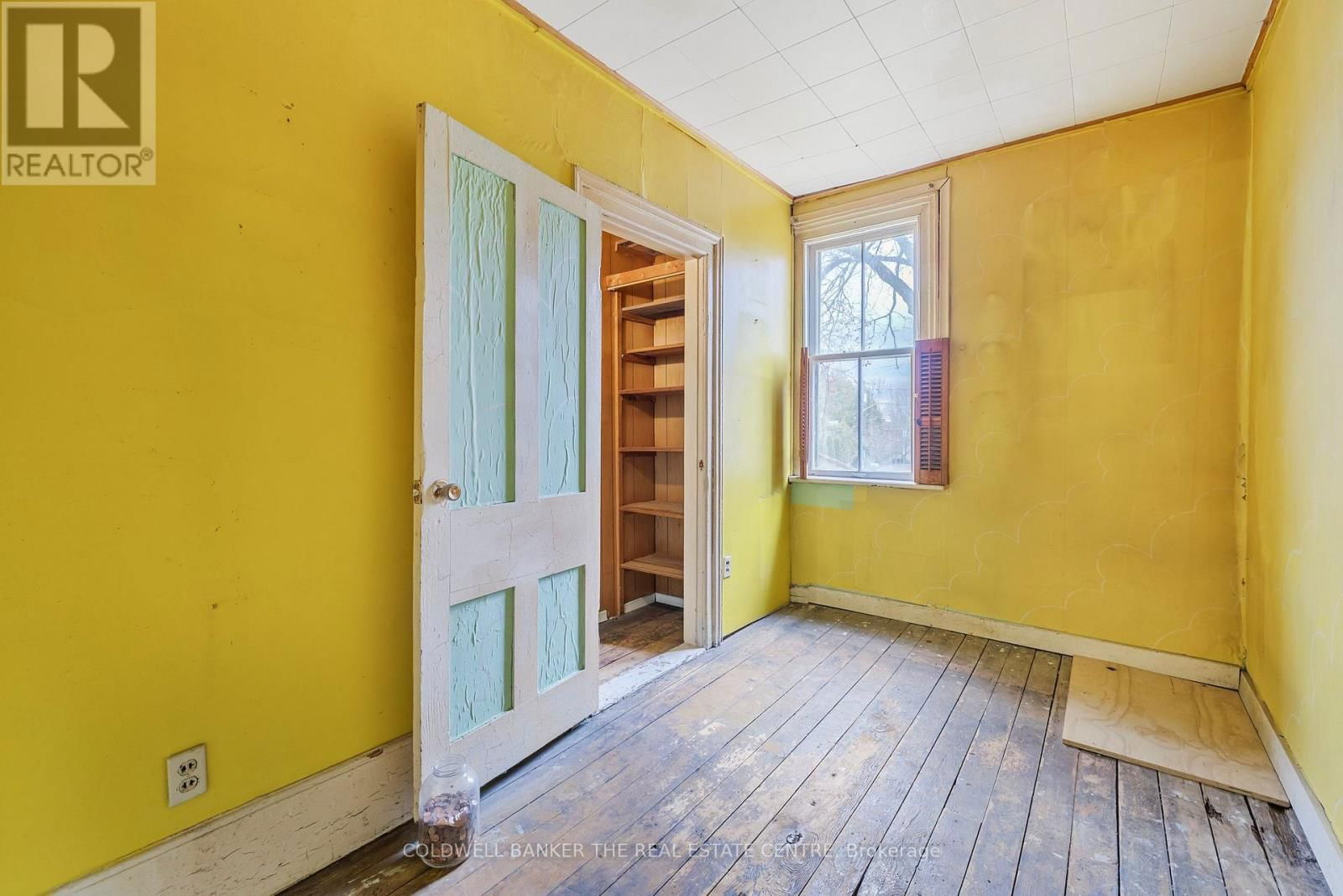 410 EAGLE STREET Image 11