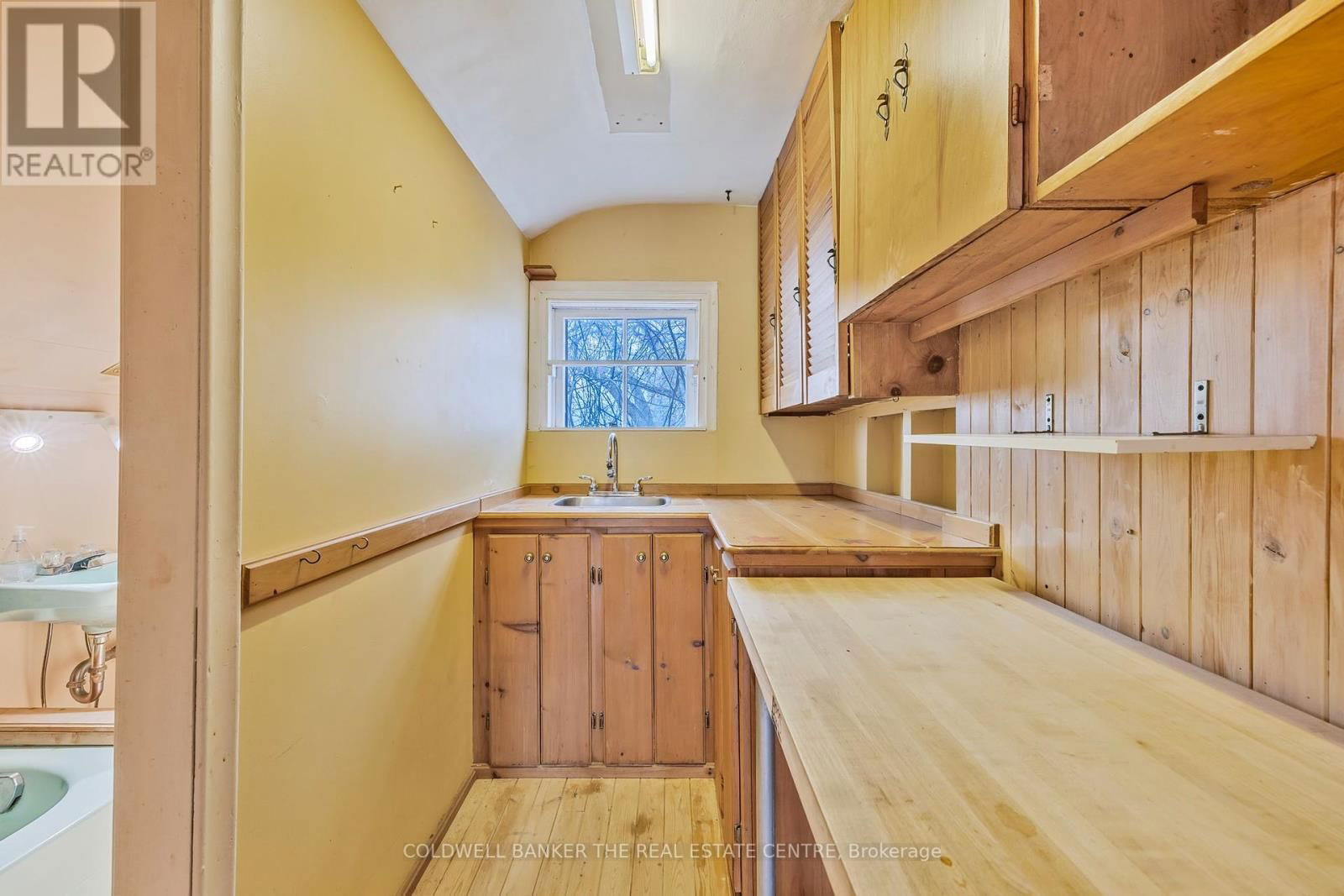 410 EAGLE STREET Image 19
