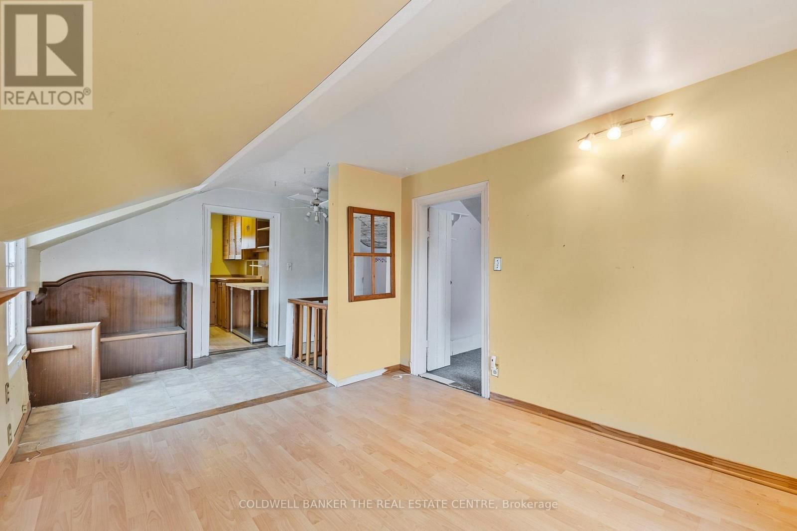 410 EAGLE STREET Image 22