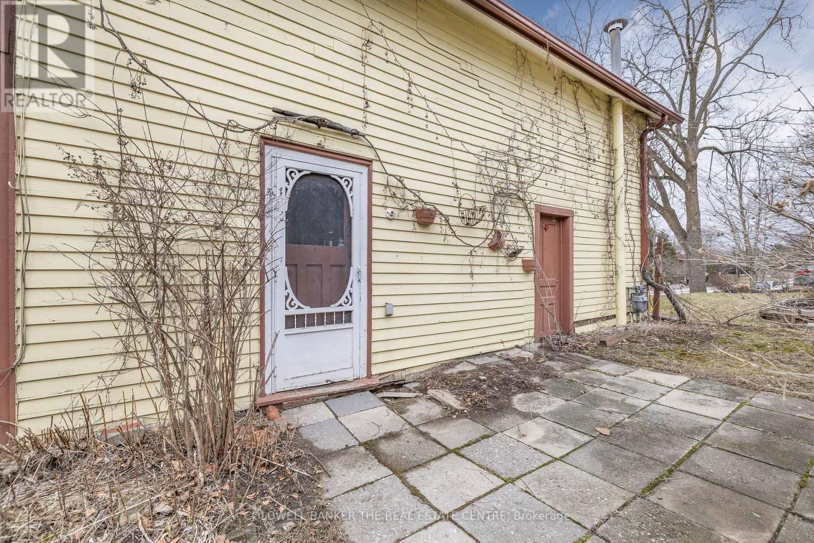 410 EAGLE STREET Image 25