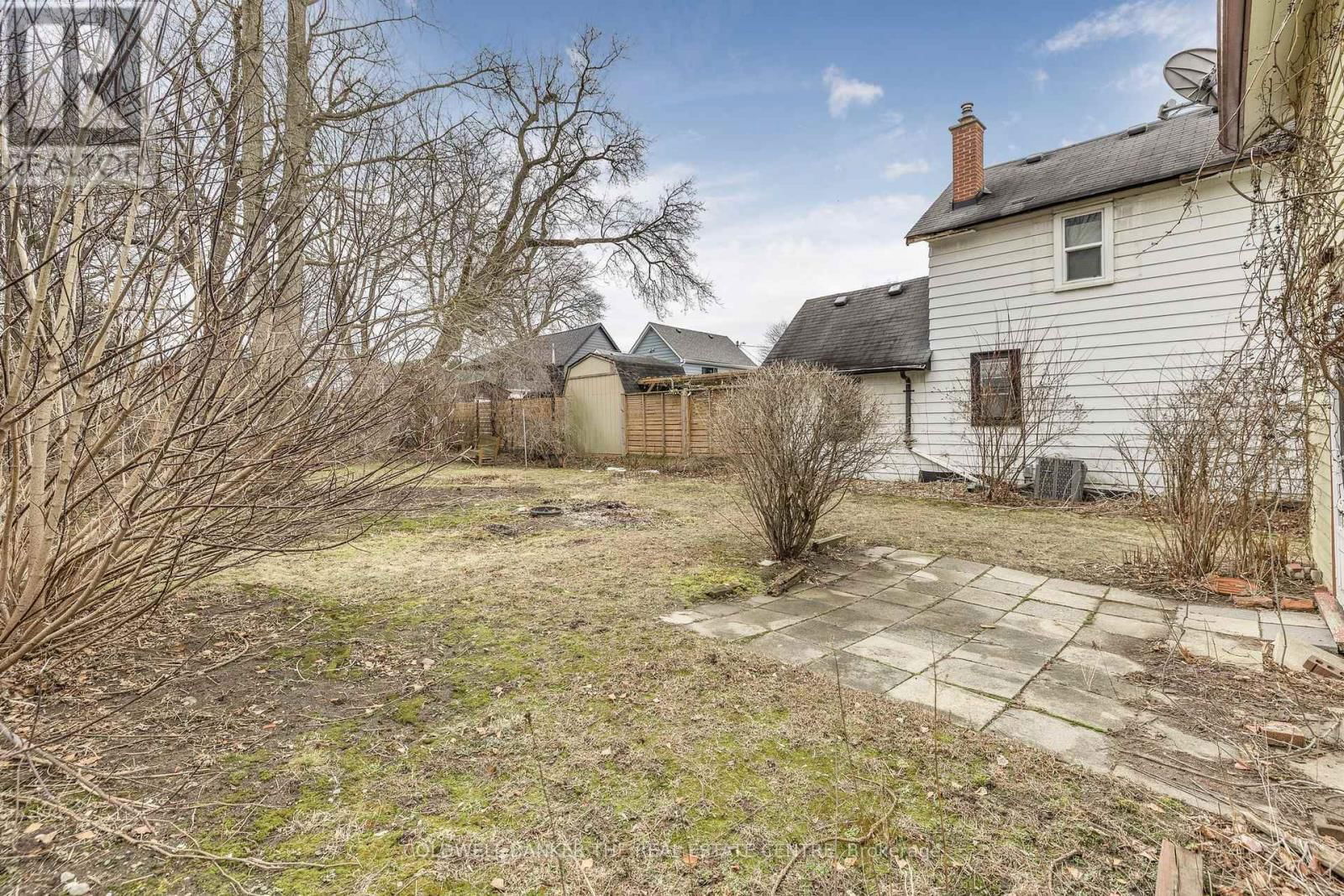 410 EAGLE STREET Image 26