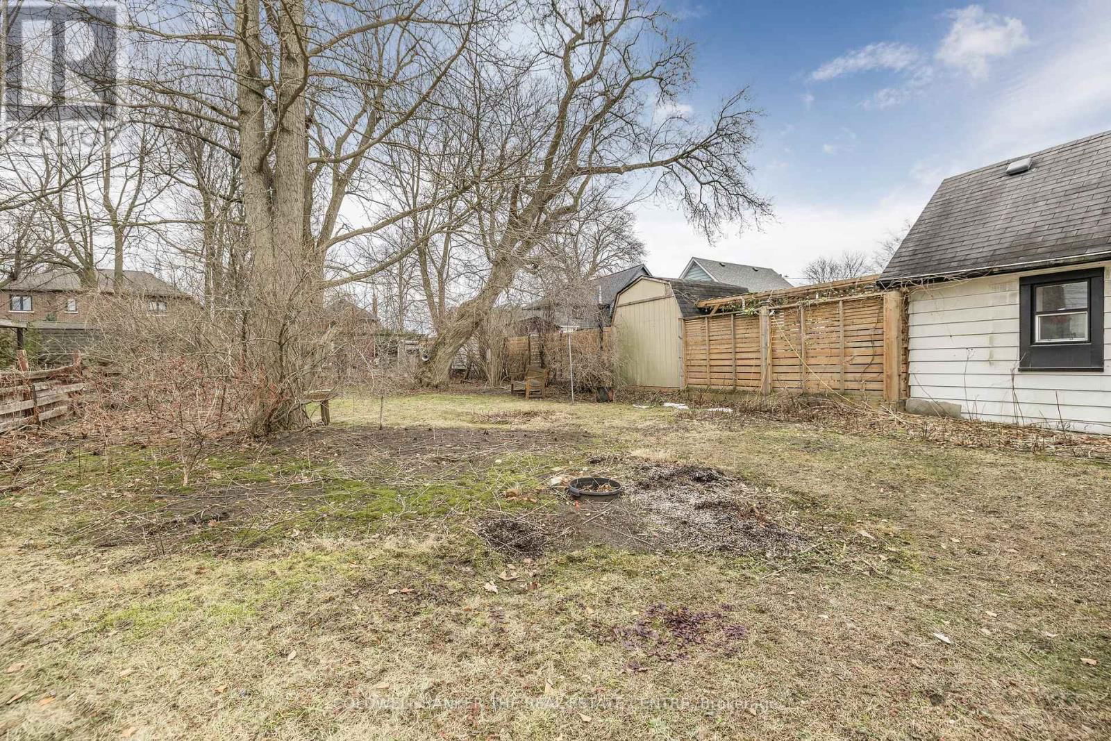 410 EAGLE STREET Image 28