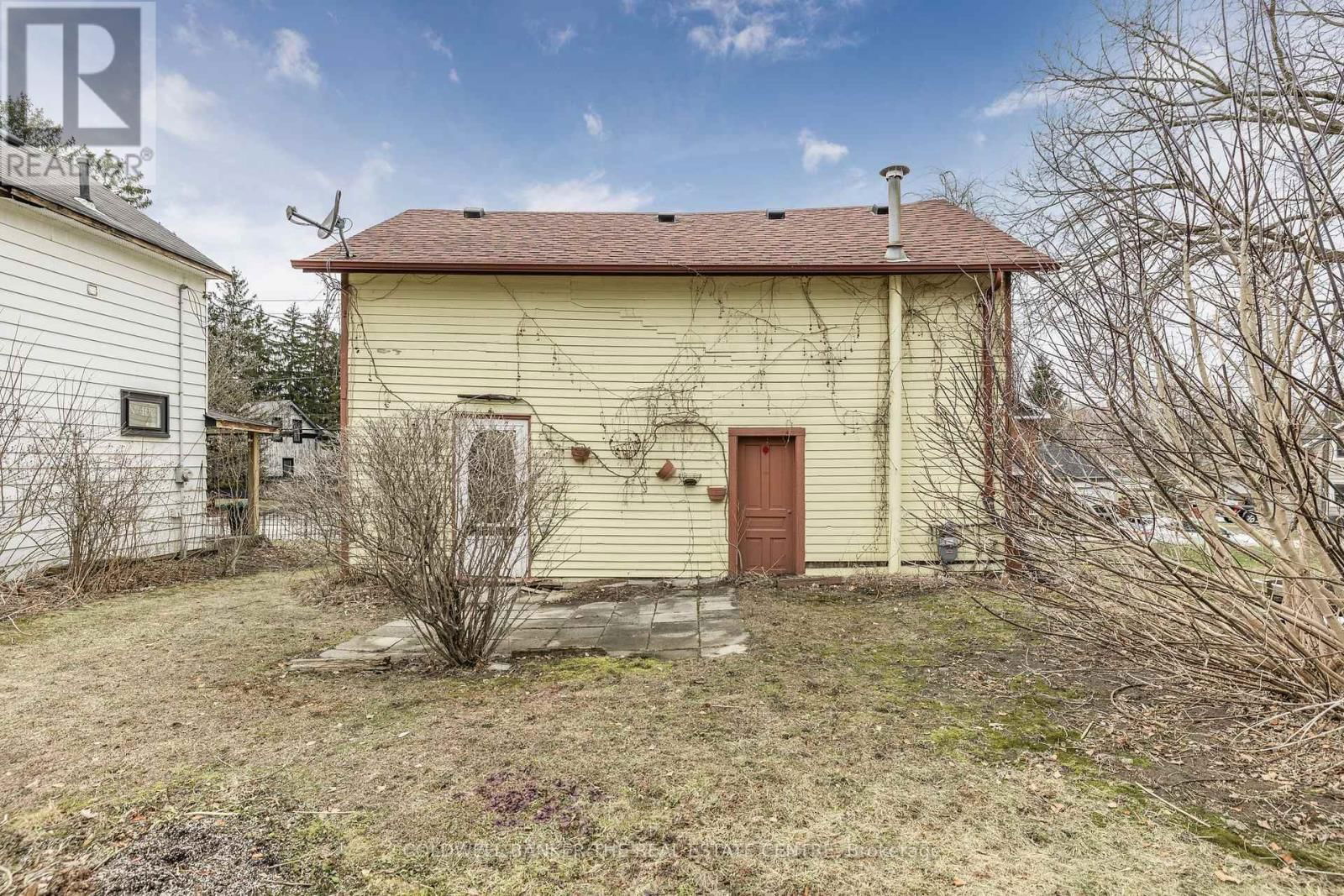410 EAGLE STREET Image 29