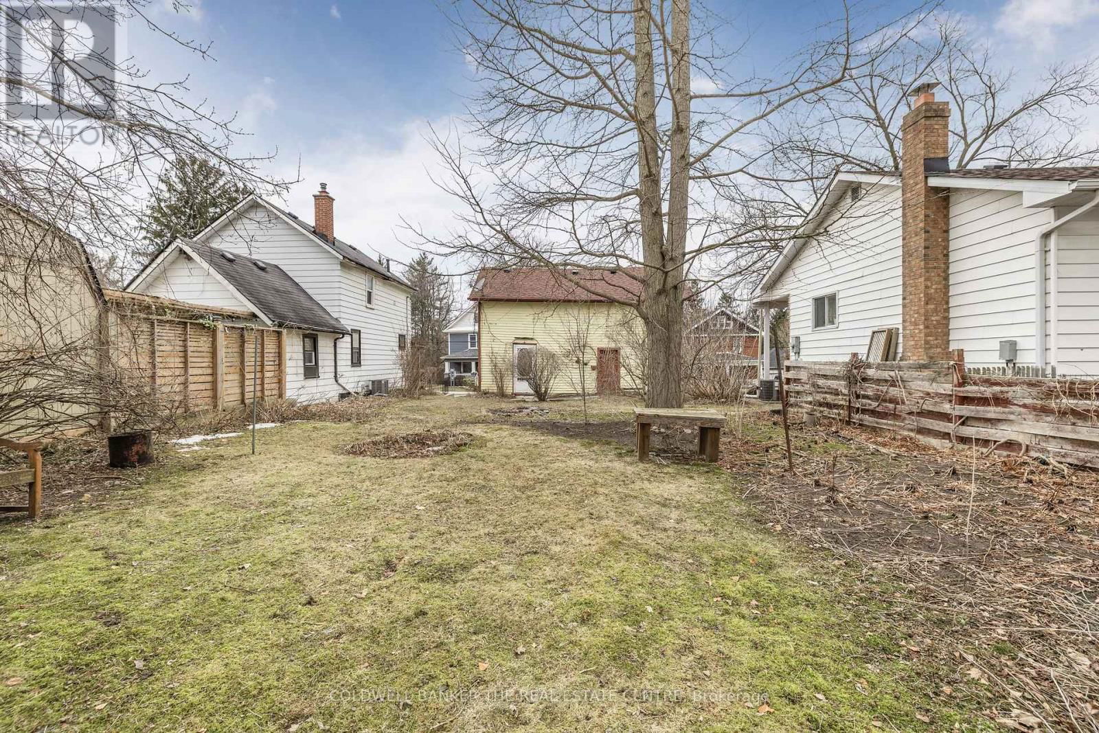 410 EAGLE STREET Image 30
