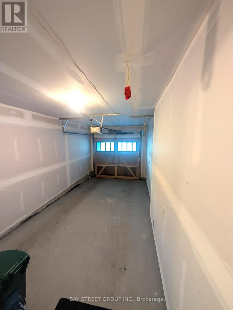 9560 KEELE STREET Image 10