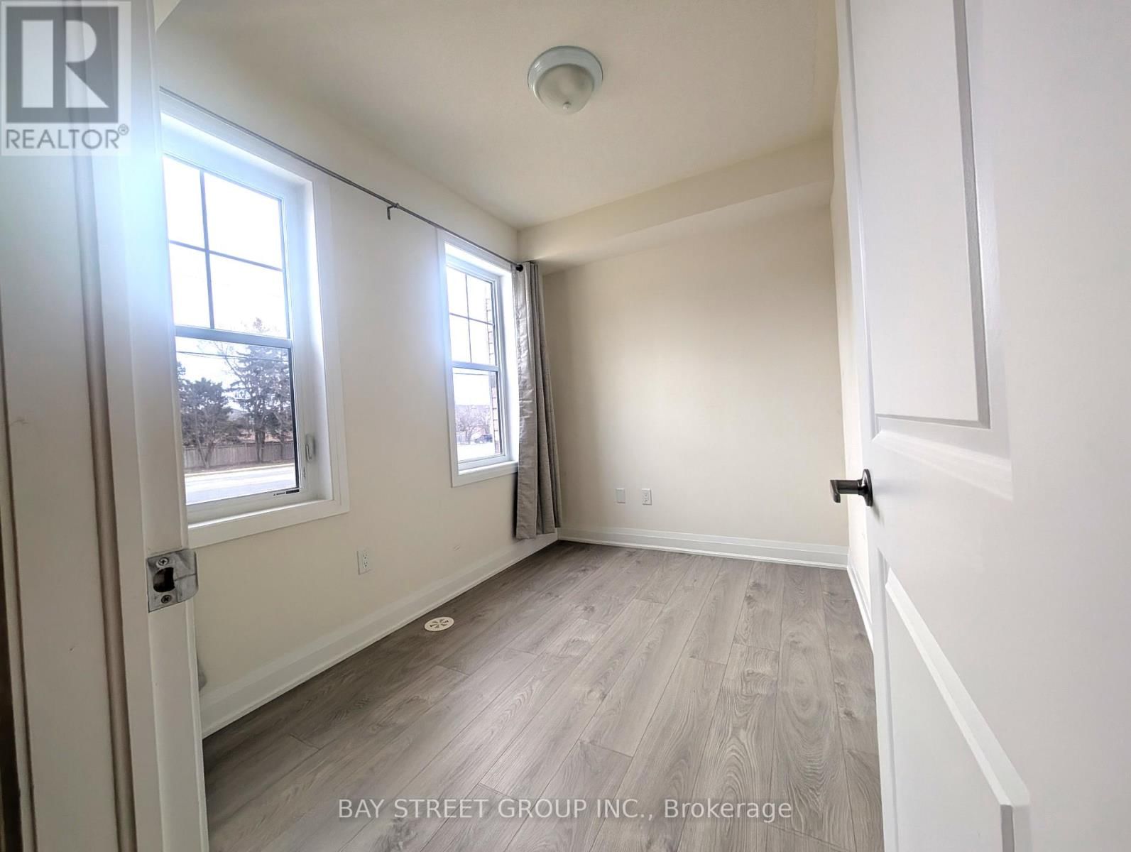 9560 KEELE STREET Image 11