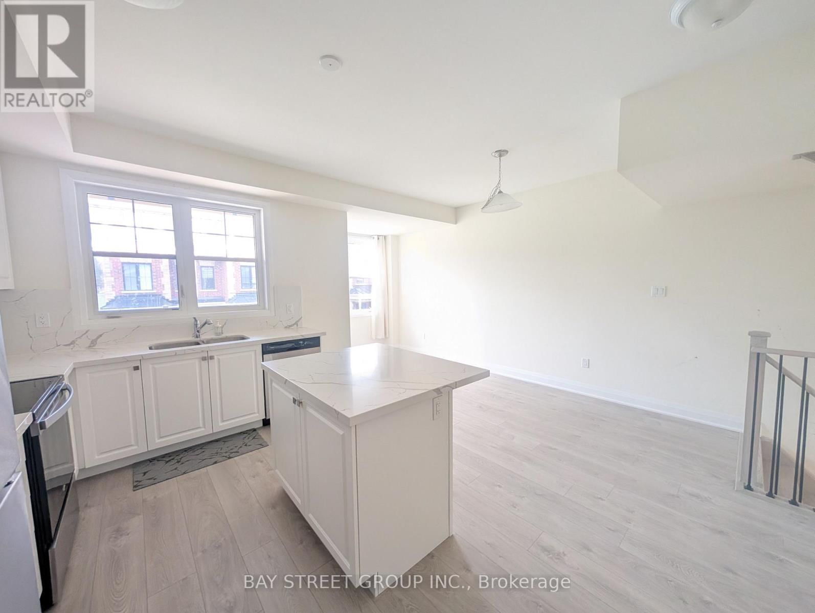 9560 KEELE STREET Image 13