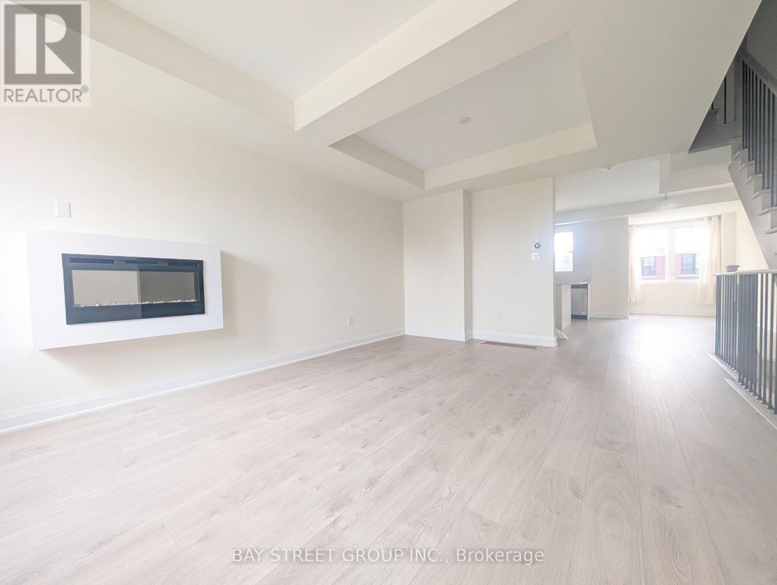 9560 KEELE STREET Image 18