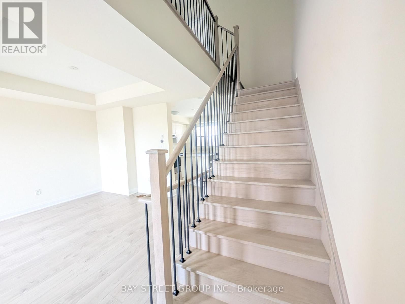 9560 KEELE STREET Image 22