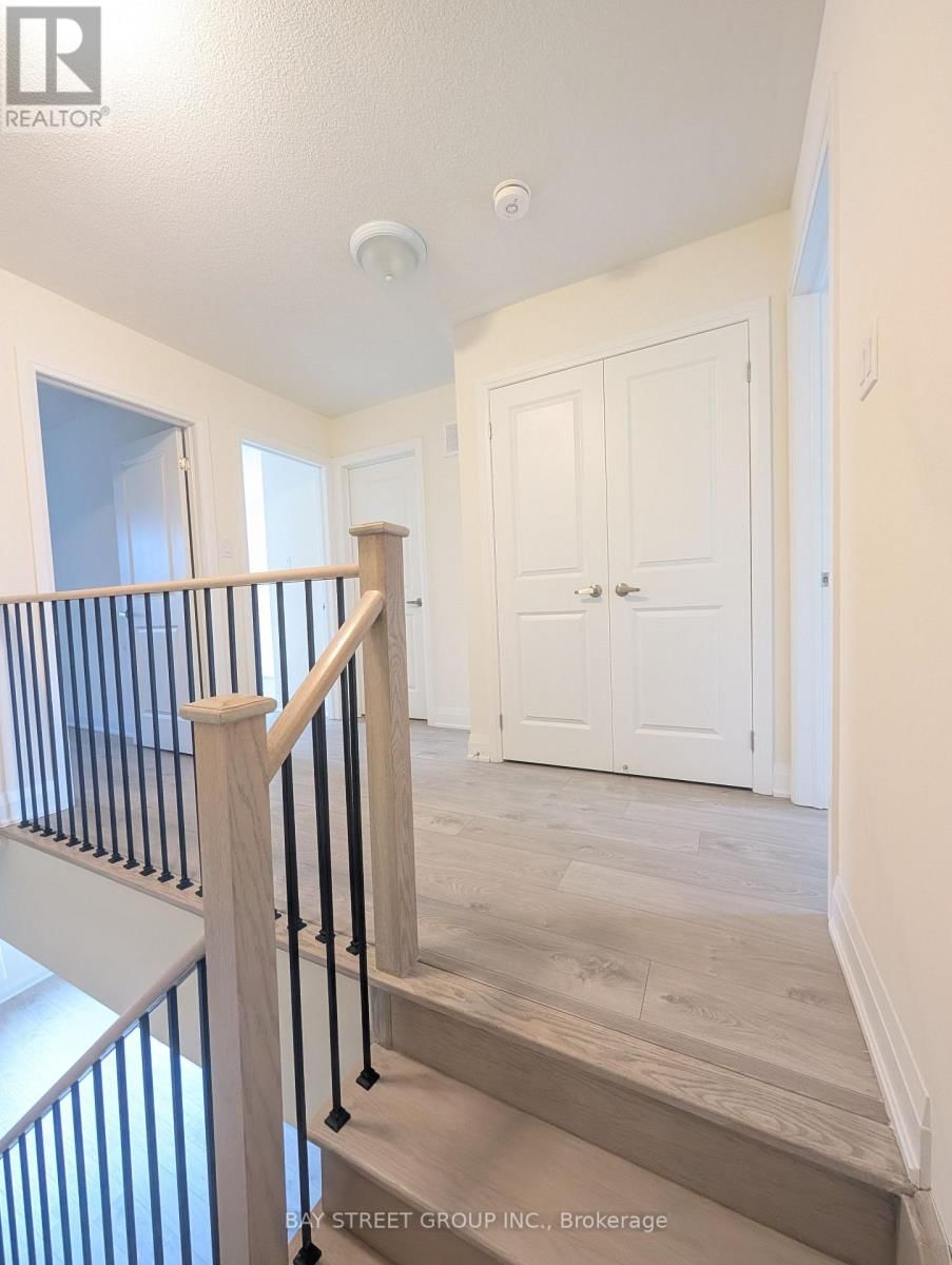 9560 KEELE STREET Image 23
