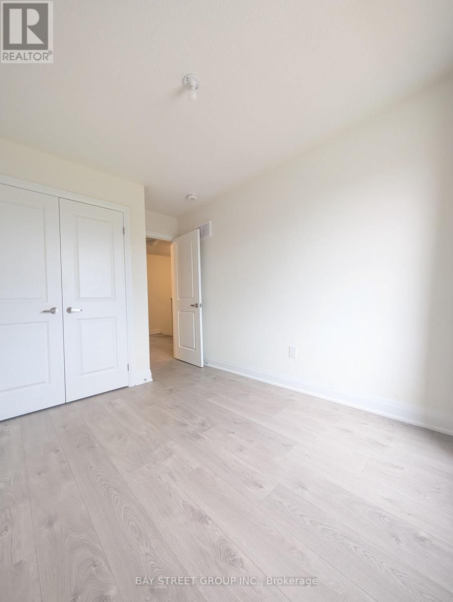 9560 KEELE STREET Image 33