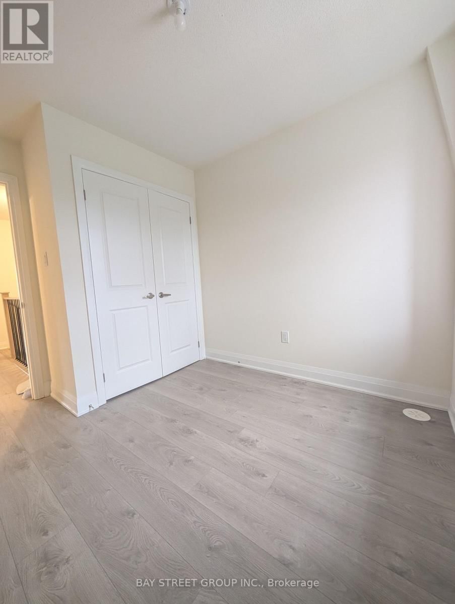9560 KEELE STREET Image 35