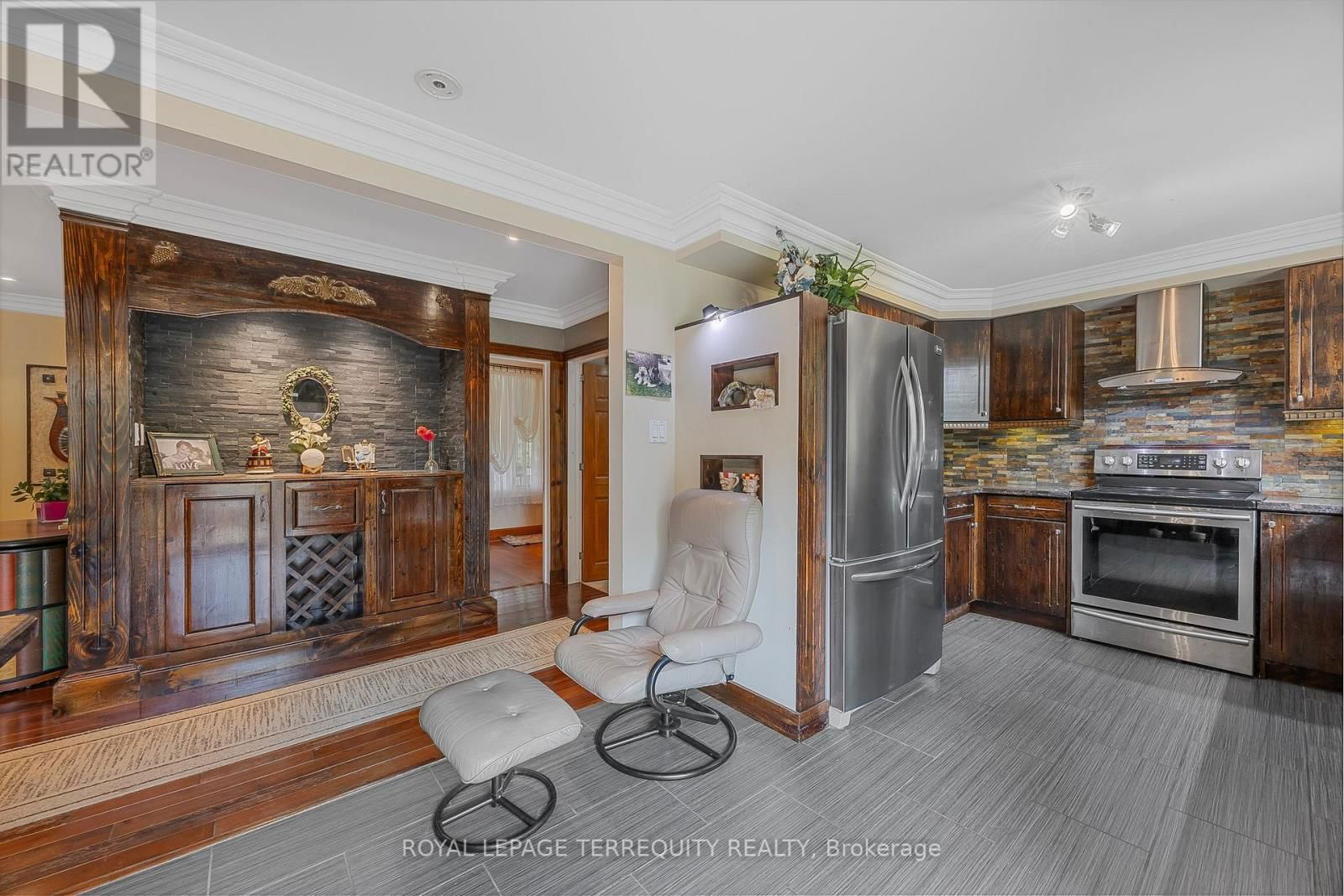 2211 MILDRED AVENUE Image 10