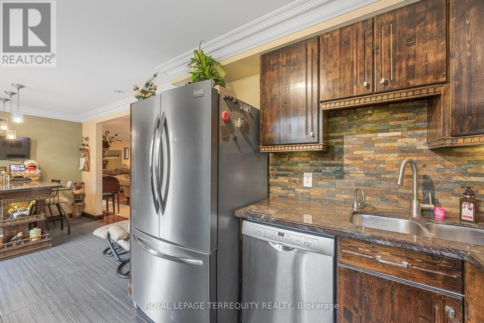 2211 MILDRED AVENUE Image 9