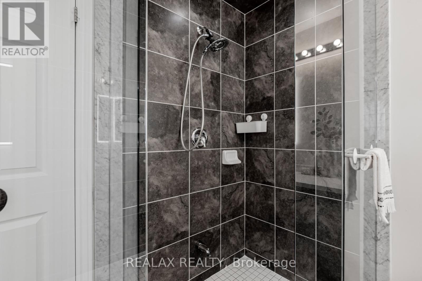143 LIVANTE COURT Image 24