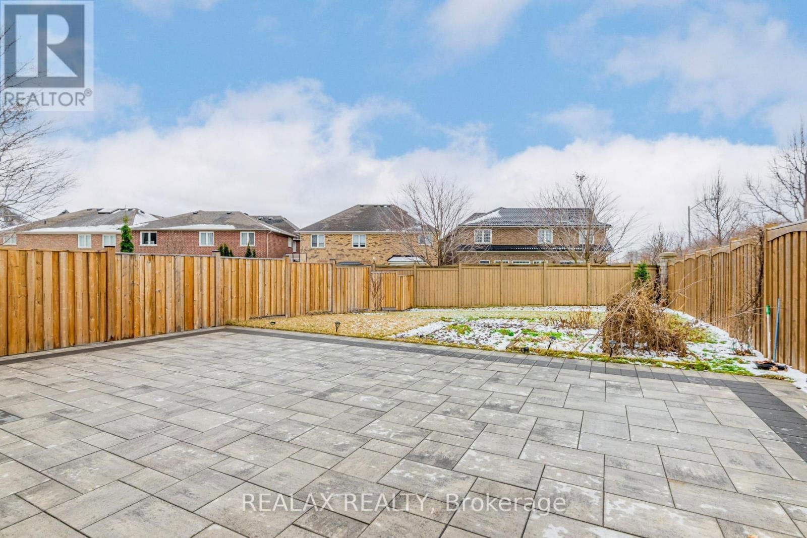 143 LIVANTE COURT Image 33