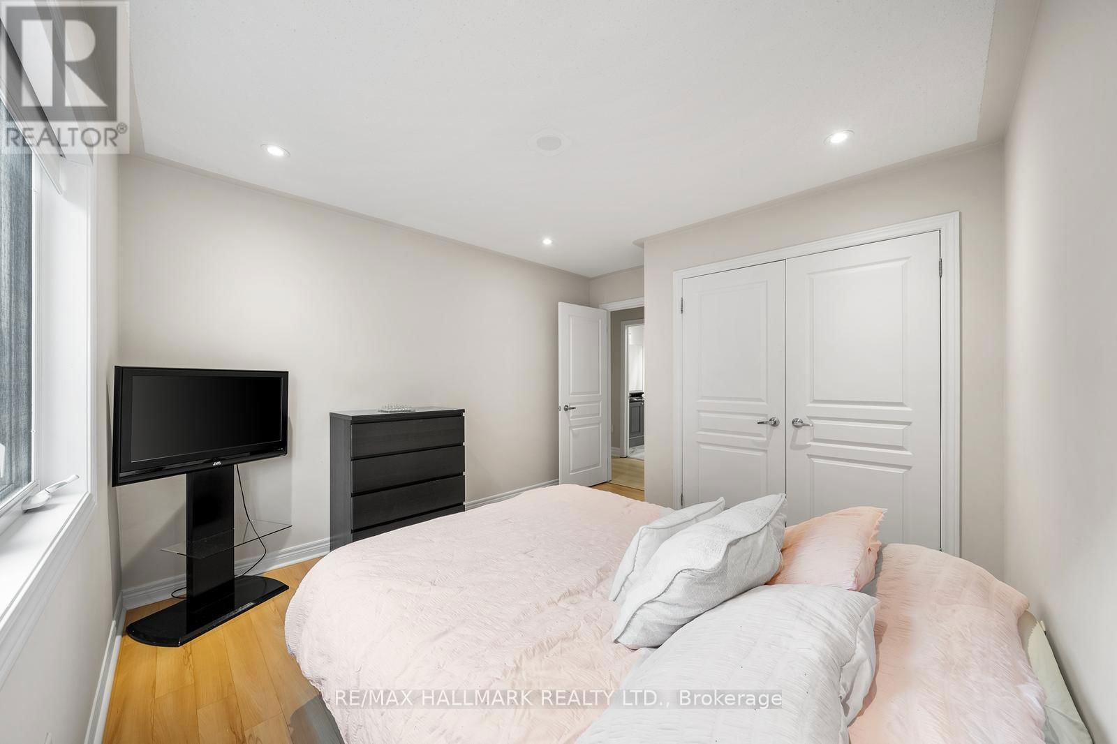 101 RAVINE EDGE DRIVE Image 27