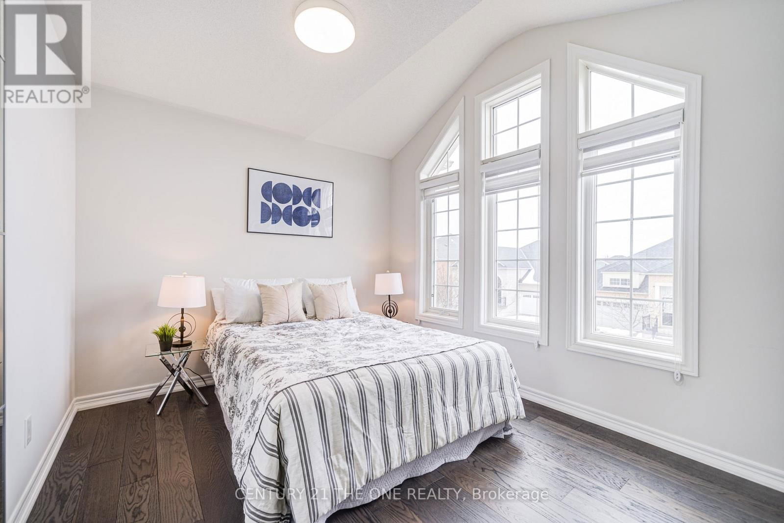 49 BRASS DRIVE Image 15