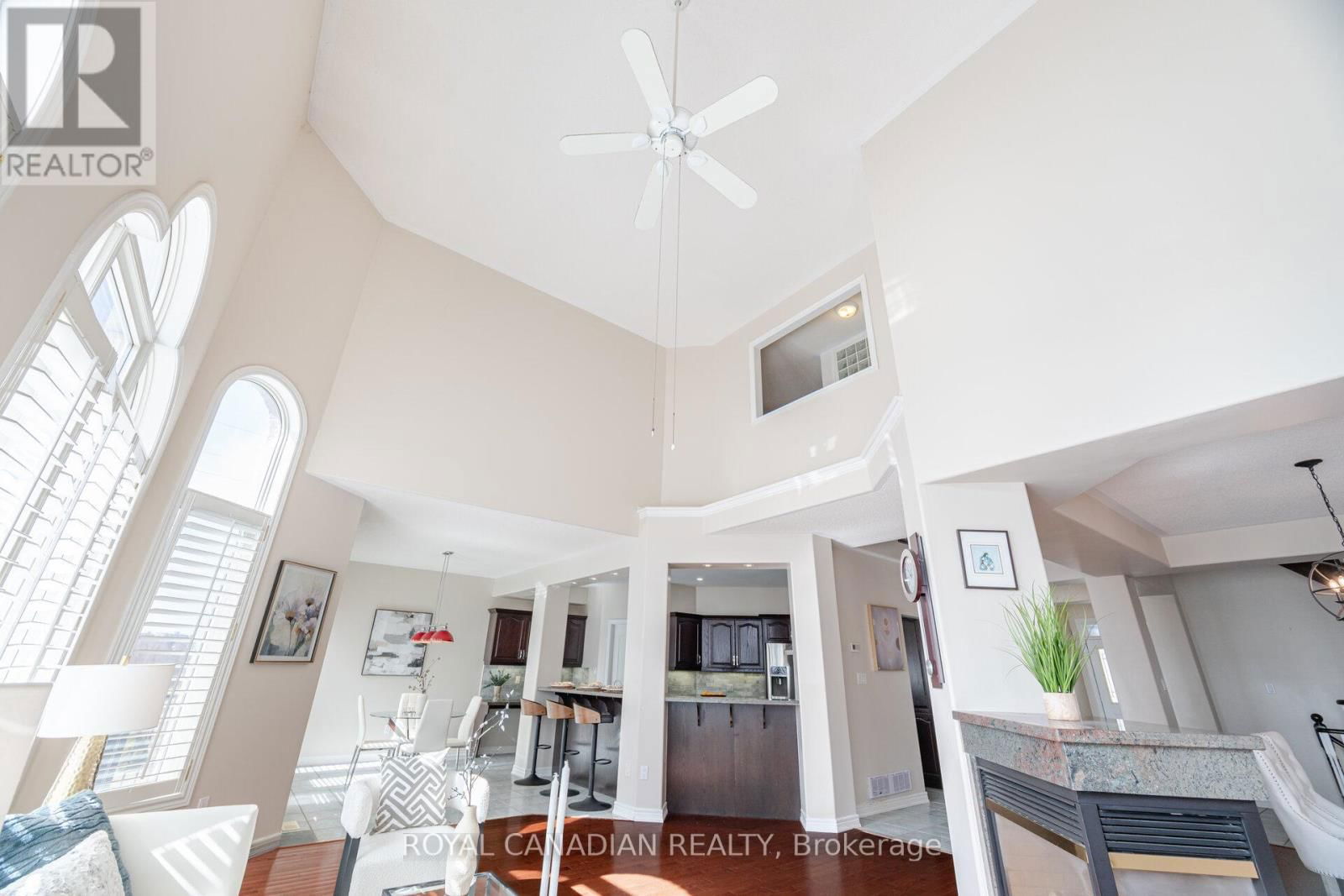 678 MADELINE HEIGHTS Image 12