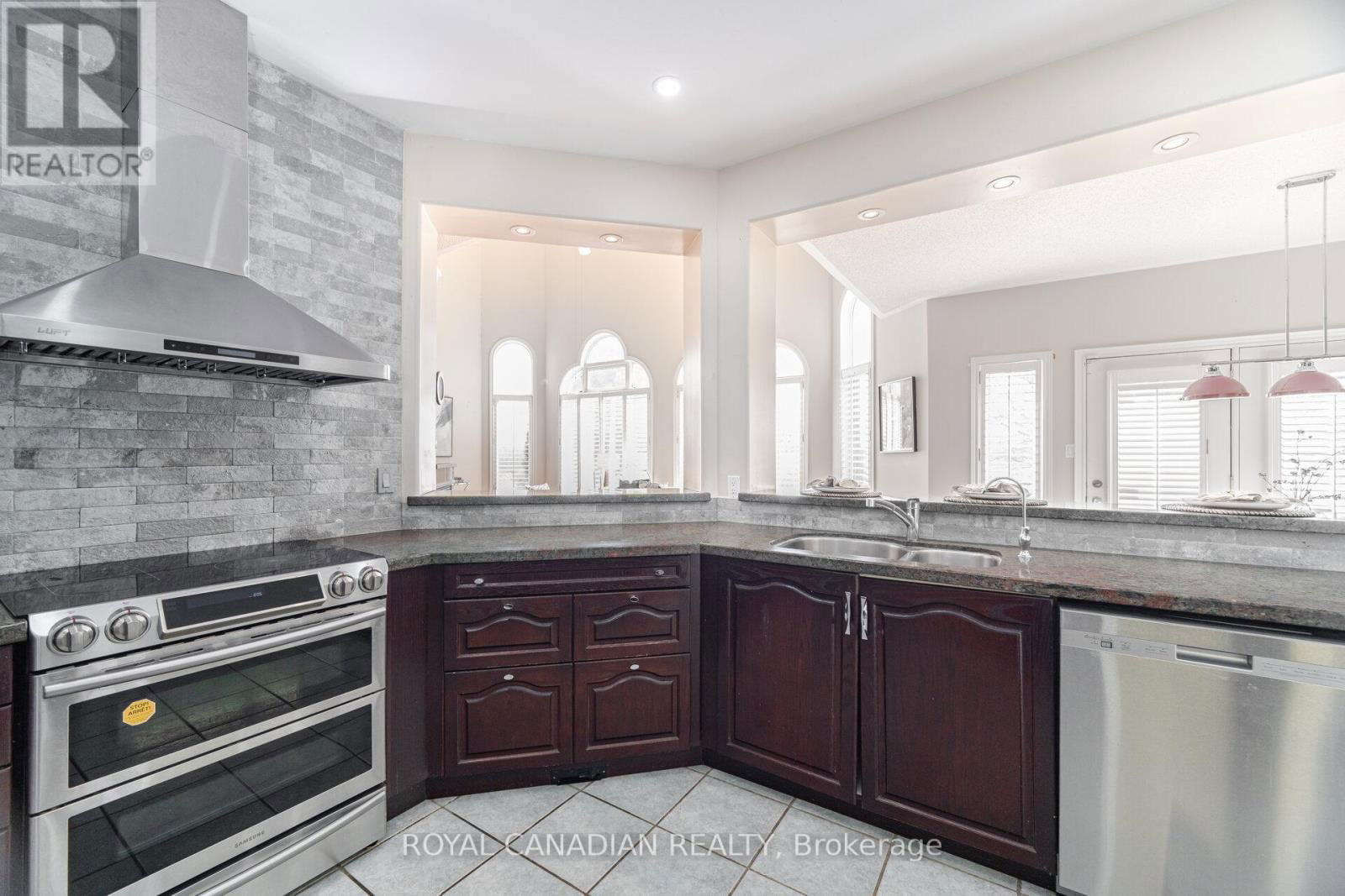 678 MADELINE HEIGHTS Image 19