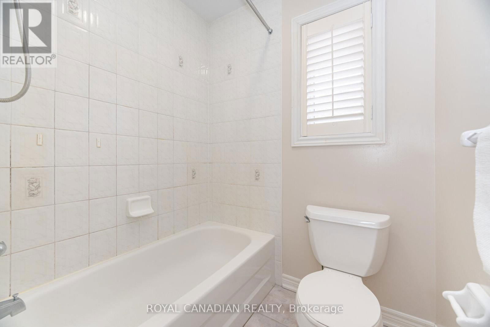 678 MADELINE HEIGHTS Image 30