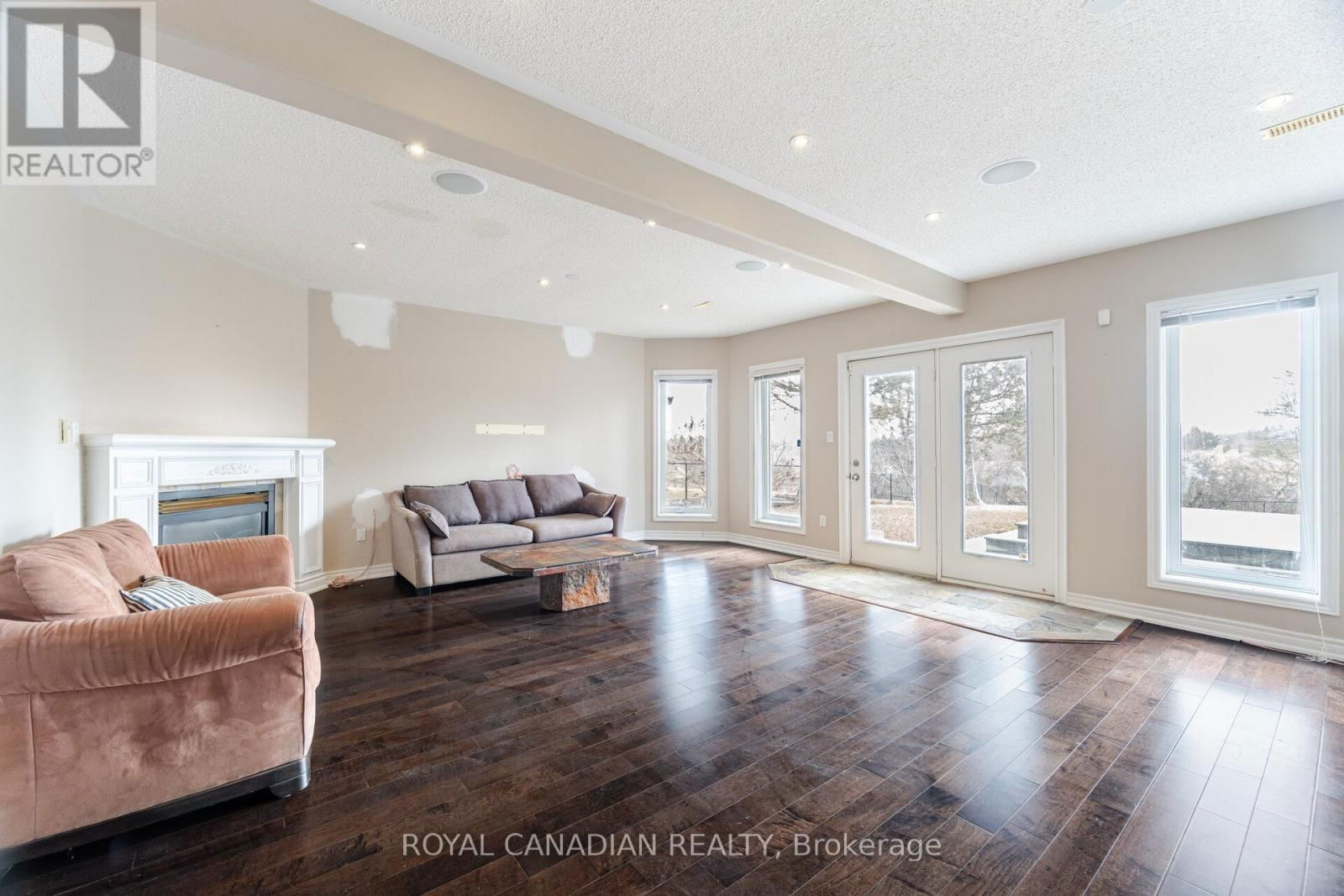678 MADELINE HEIGHTS Image 32