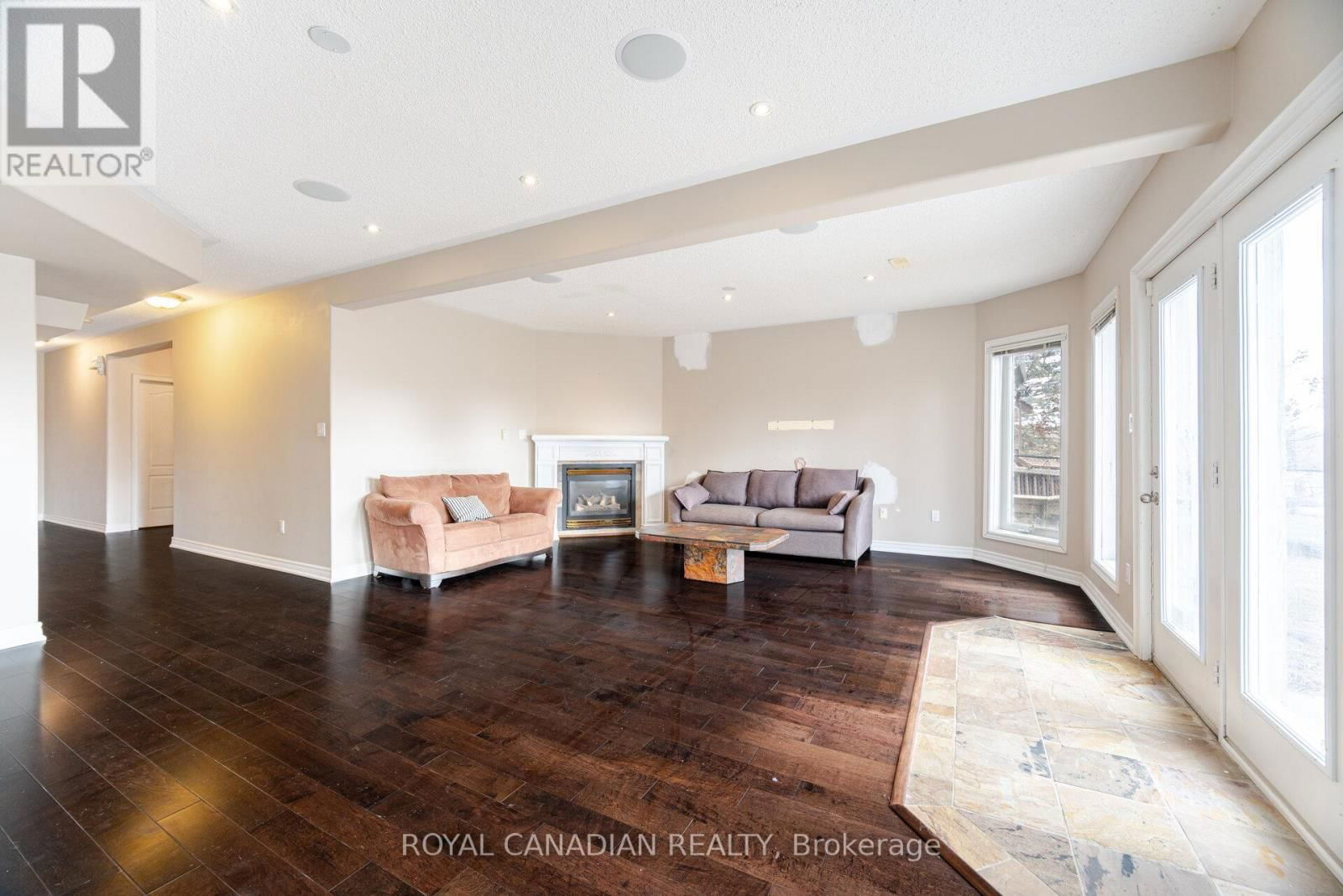678 MADELINE HEIGHTS Image 34