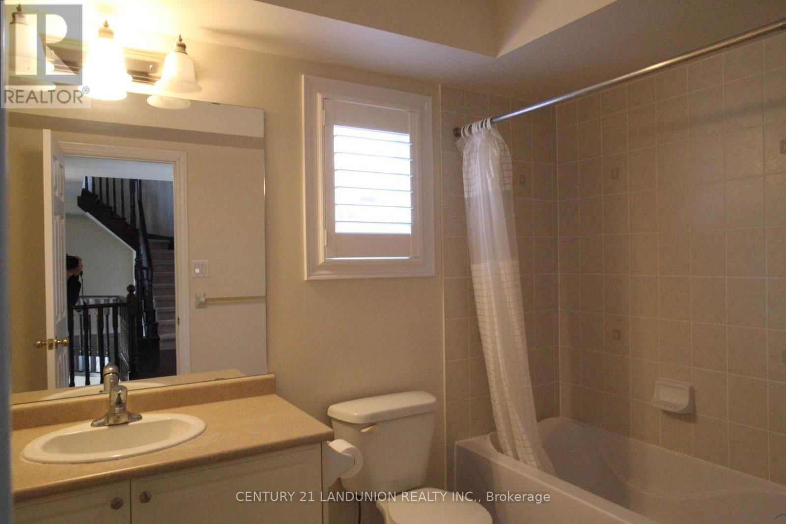 11 HERBERT WALES CRESCENT Image 15