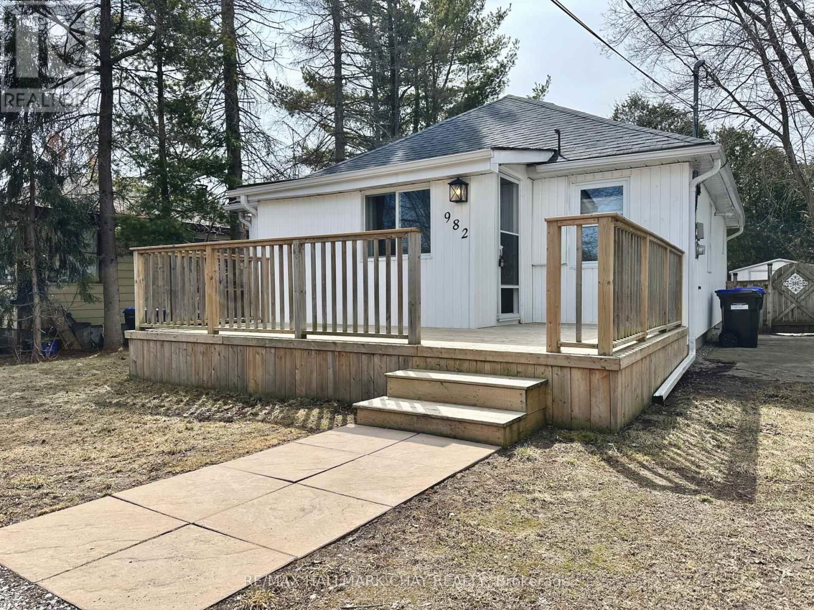 982 ROBINSON STREET Image 1