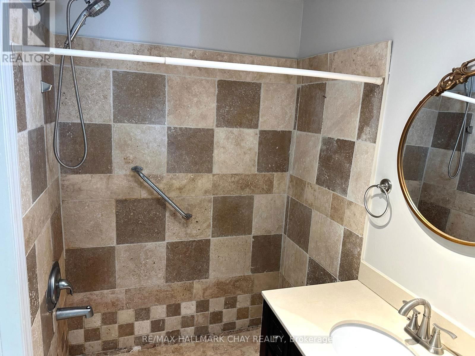 982 ROBINSON STREET Image 11