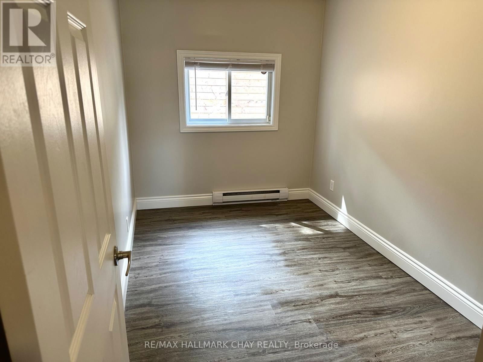982 ROBINSON STREET Image 14