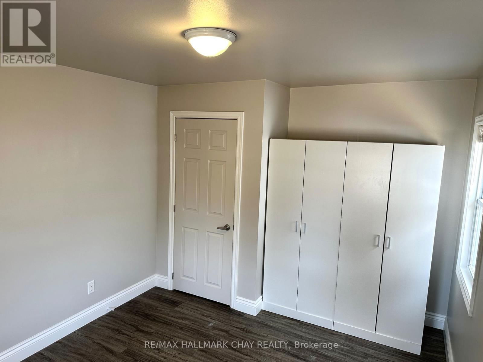 982 ROBINSON STREET Image 16