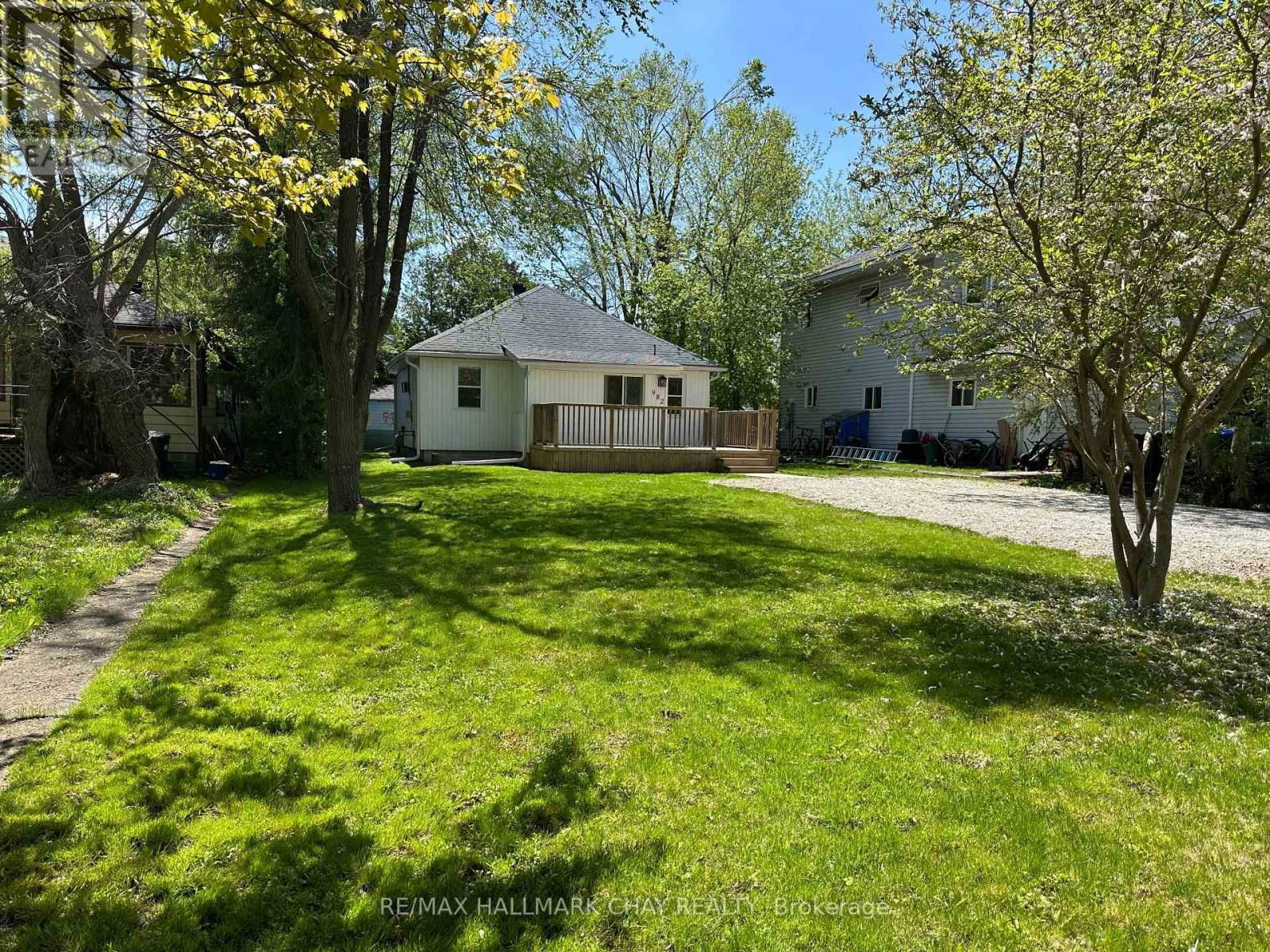 982 ROBINSON STREET Image 22