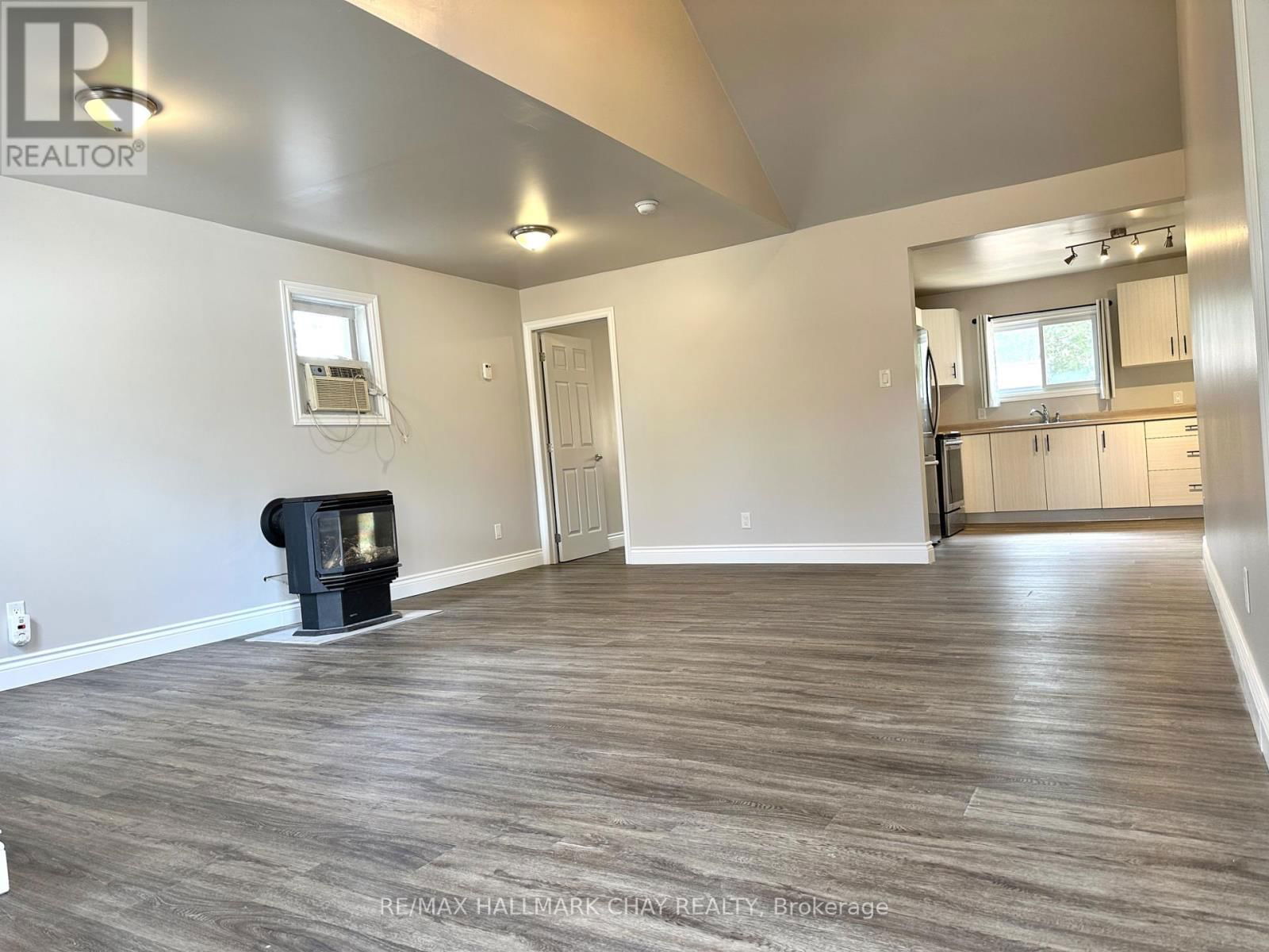 982 ROBINSON STREET Image 3