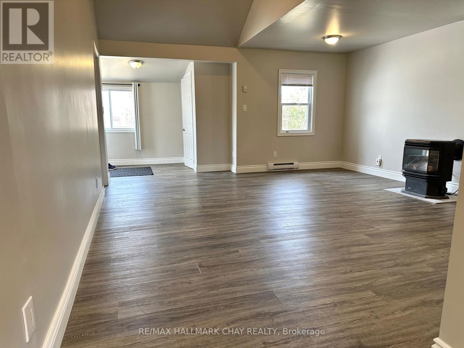 982 ROBINSON STREET Image 5