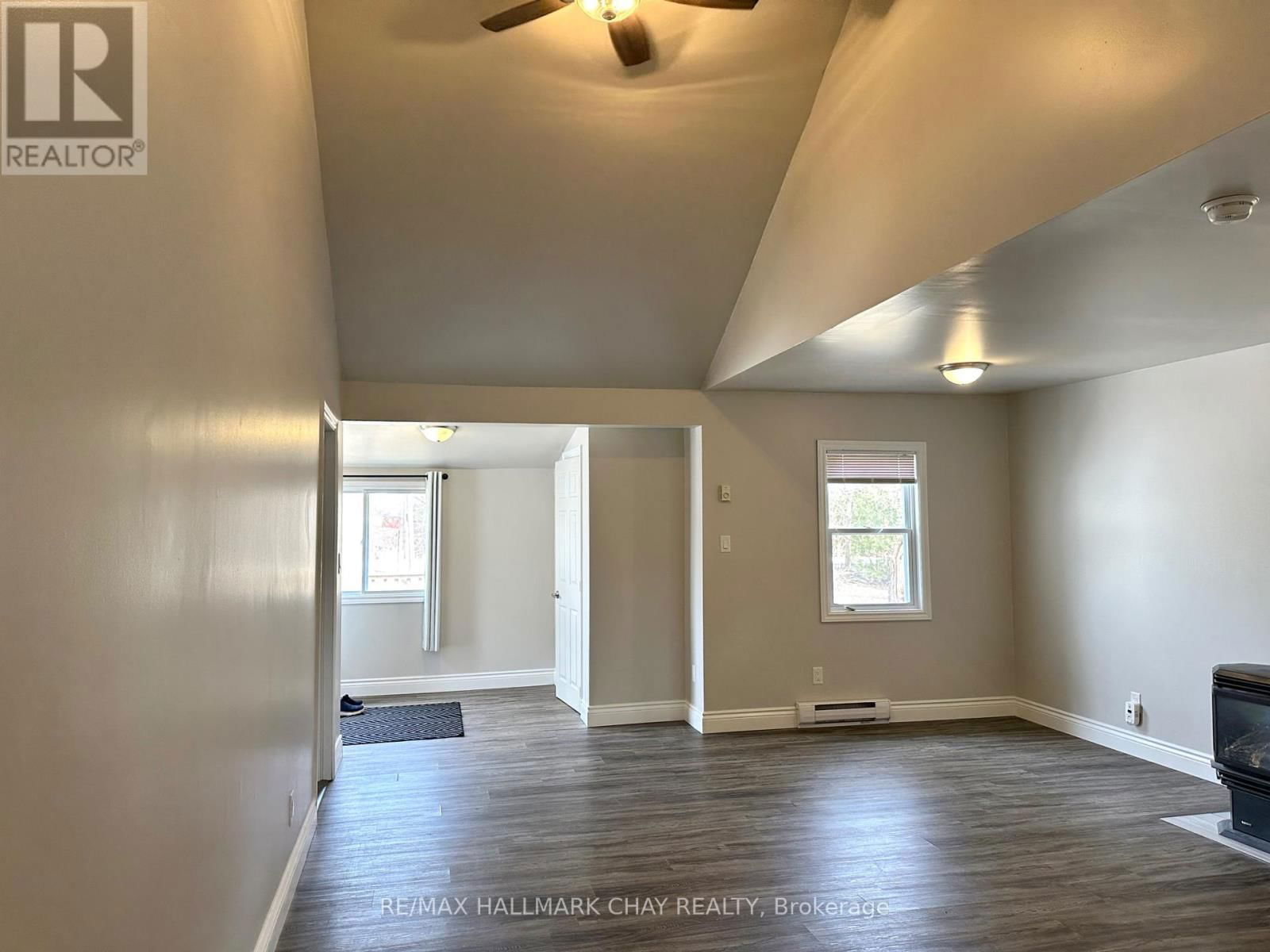 982 ROBINSON STREET Image 6
