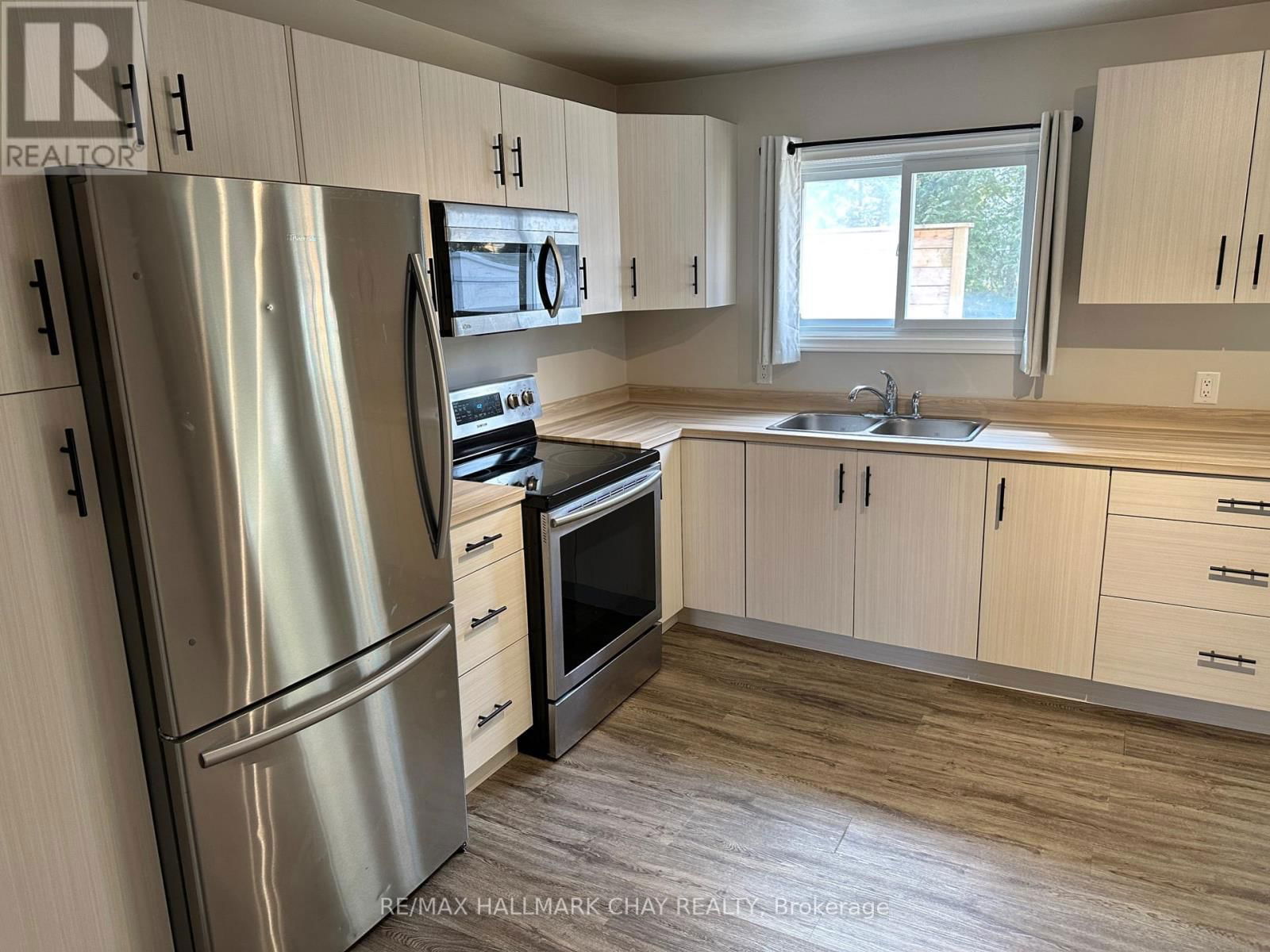 982 ROBINSON STREET Image 7