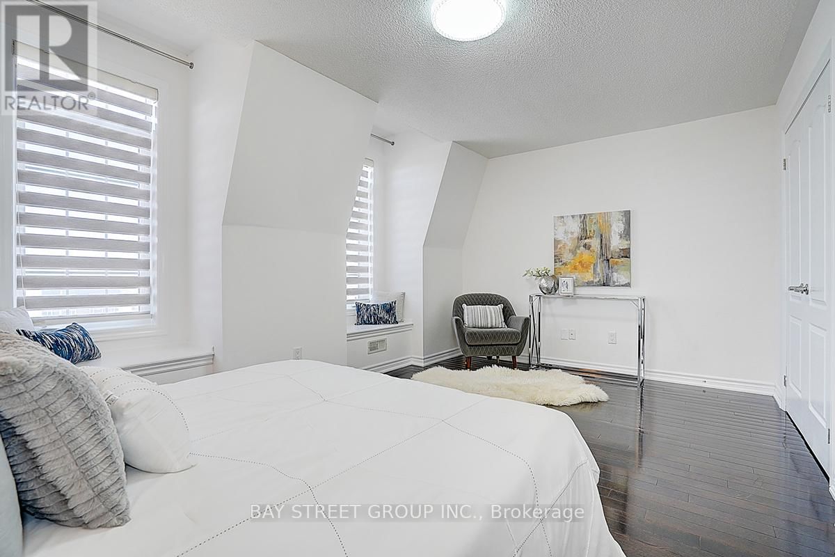 10981 WOODBINE AVENUE Image 24