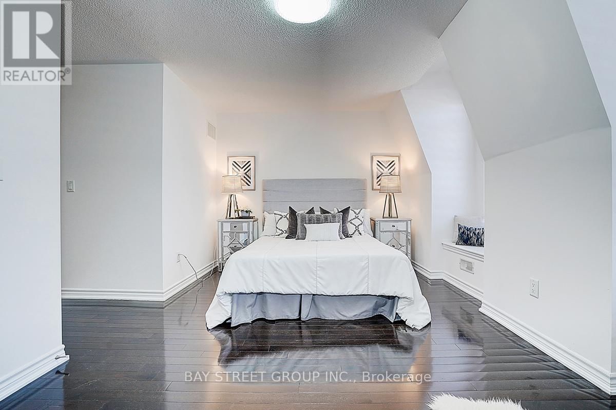 10981 WOODBINE AVENUE Image 25