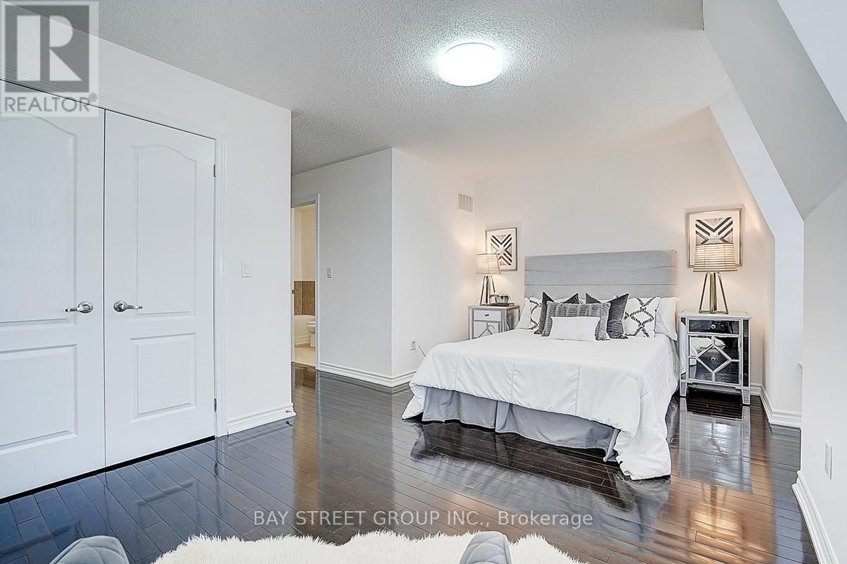 10981 WOODBINE AVENUE Image 27