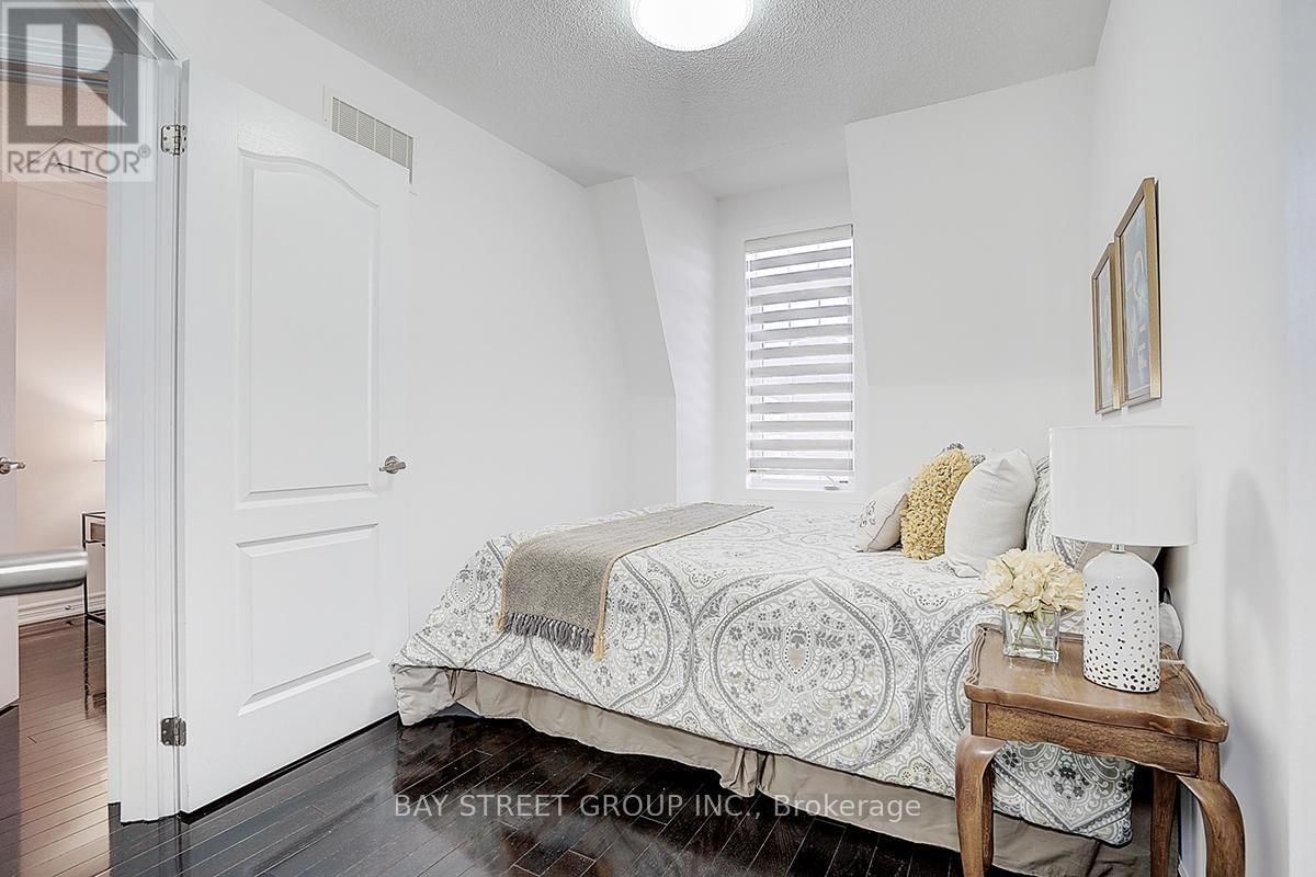 10981 WOODBINE AVENUE Image 31