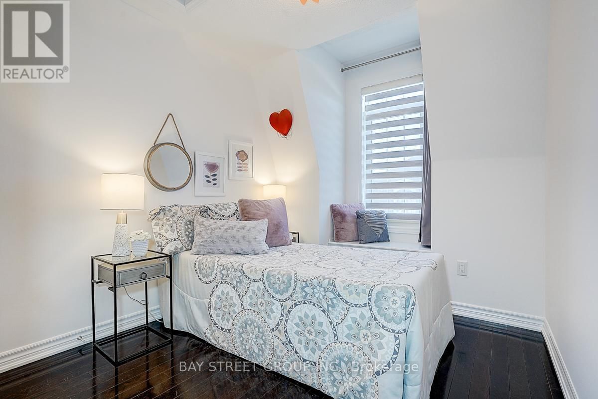 10981 WOODBINE AVENUE Image 32