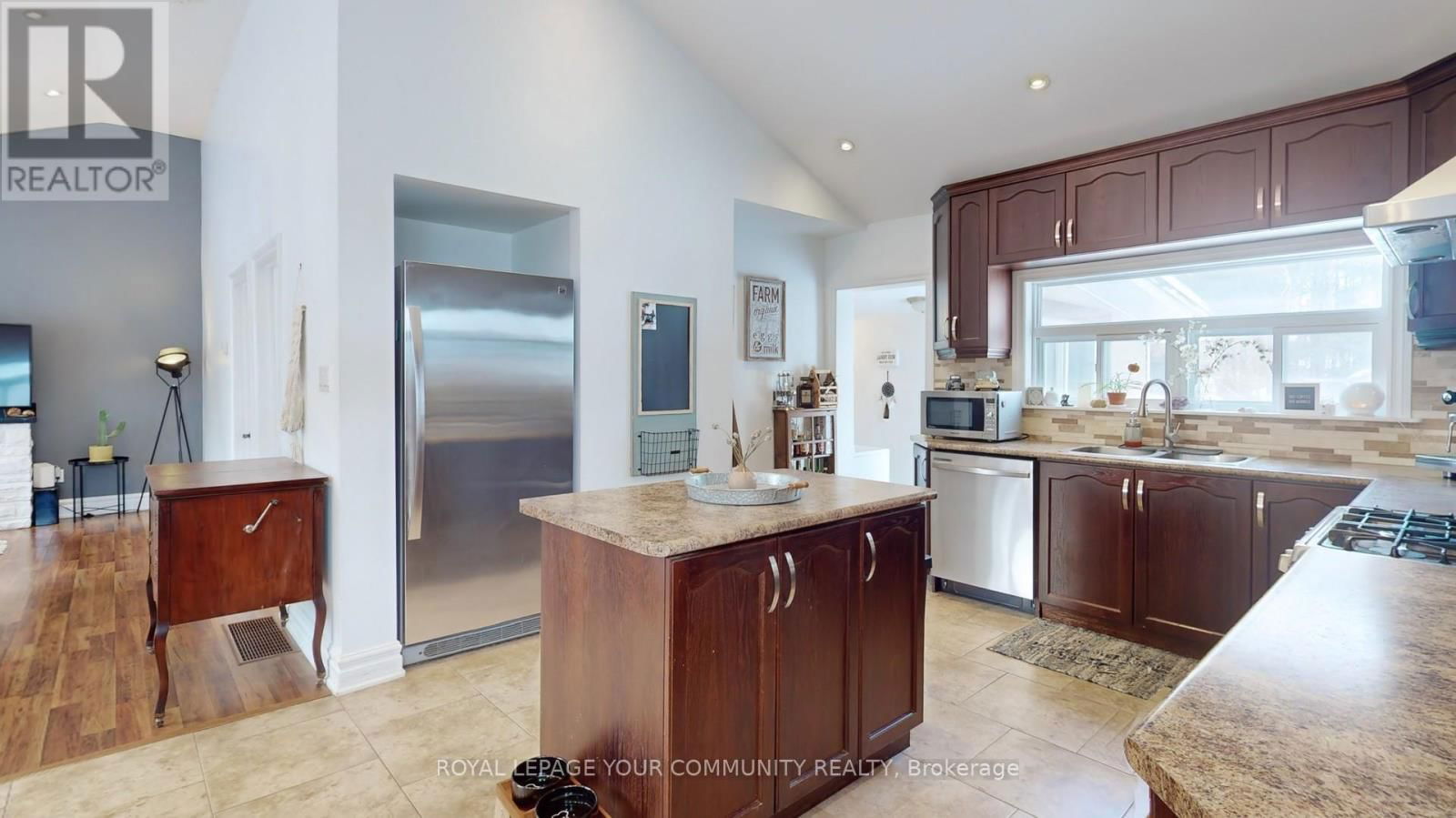 5154 AURORA ROAD Image 21