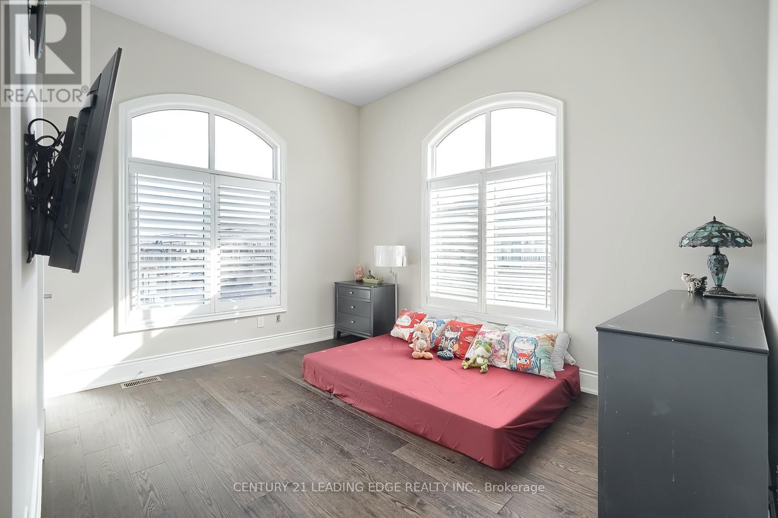 18 CALLISTO LANE EAST Image 34