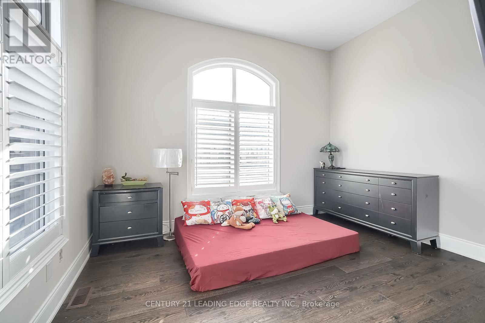18 CALLISTO LANE EAST Image 35