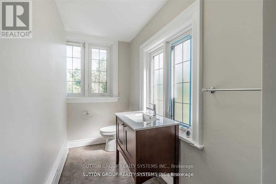 13284 BATHURST STREET Image 13