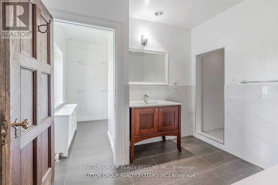 13284 BATHURST STREET Image 20