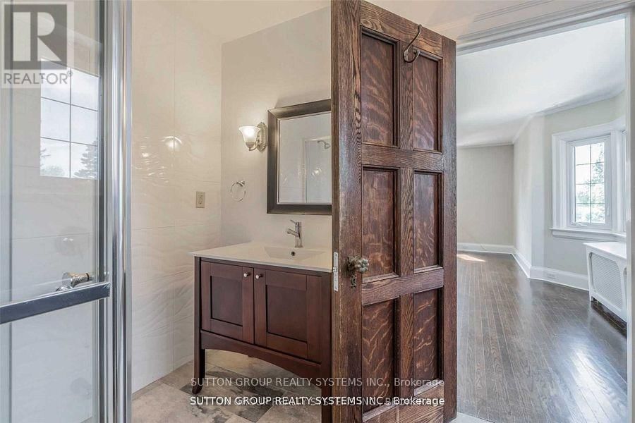 13284 BATHURST STREET Image 25