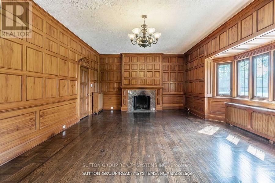 13284 BATHURST STREET Image 5