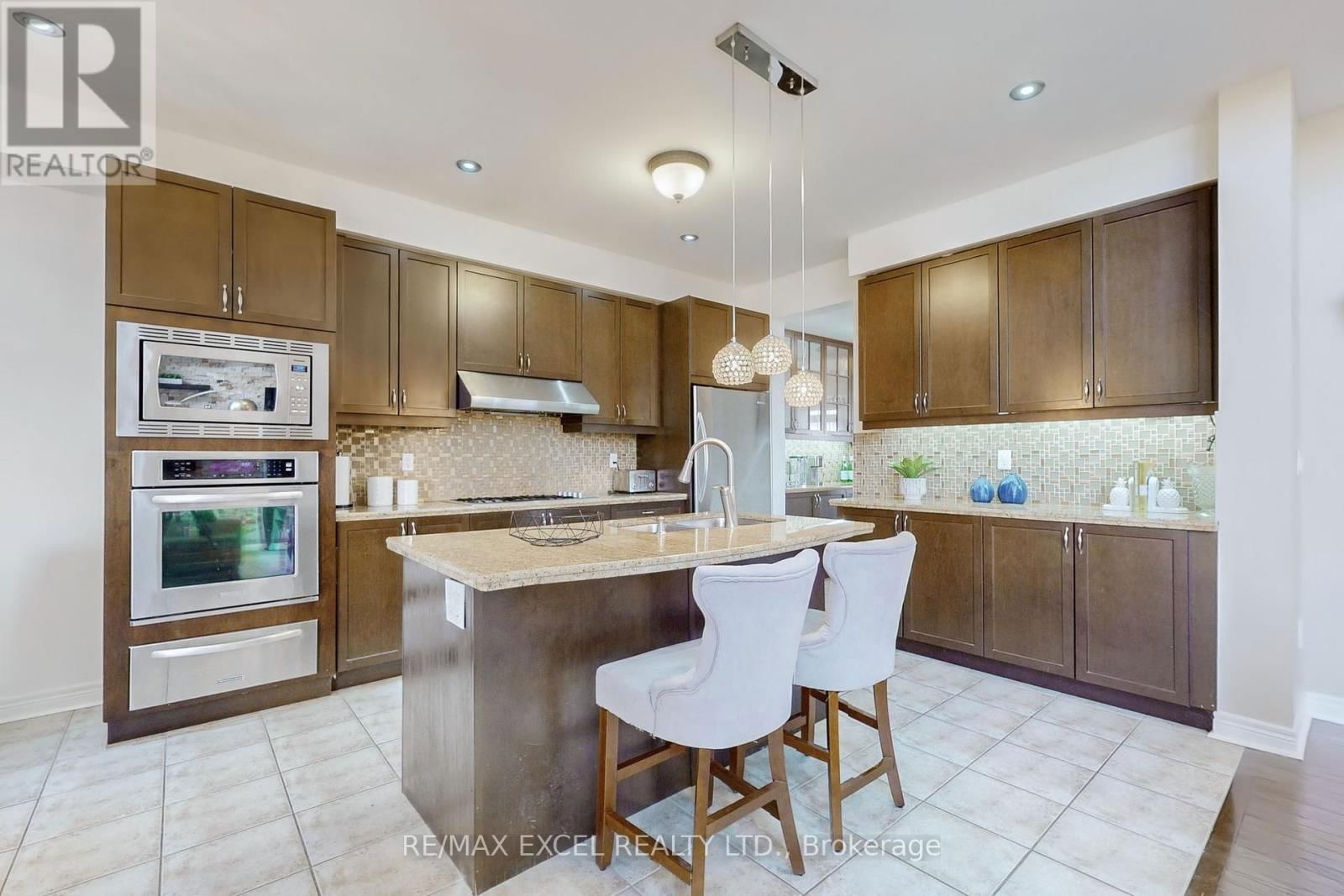 553 RIVERLANDS AVENUE Image 12